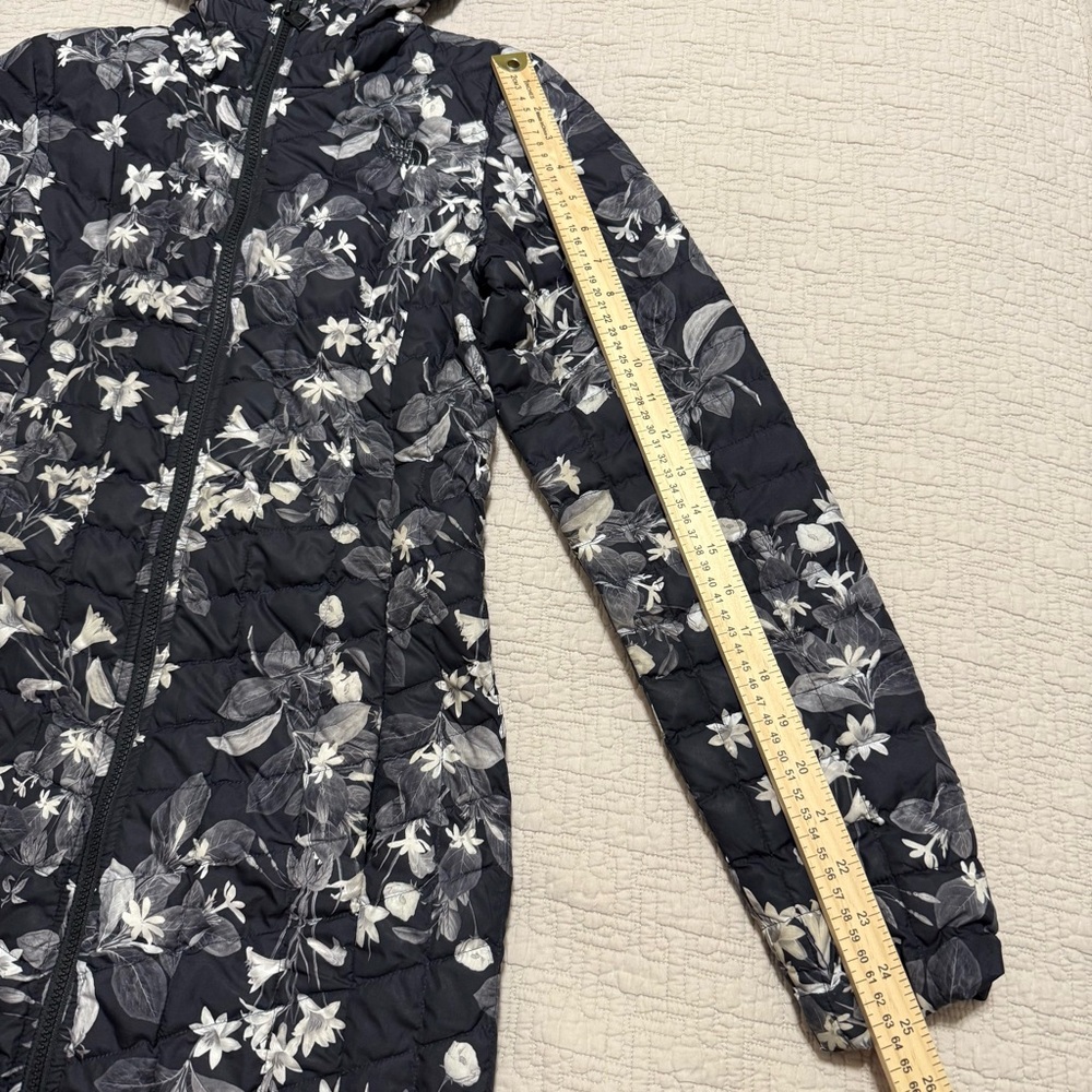 The North Face ThermoBall Parka II Black Floral Women’s Size XS - Picture 3 of 13